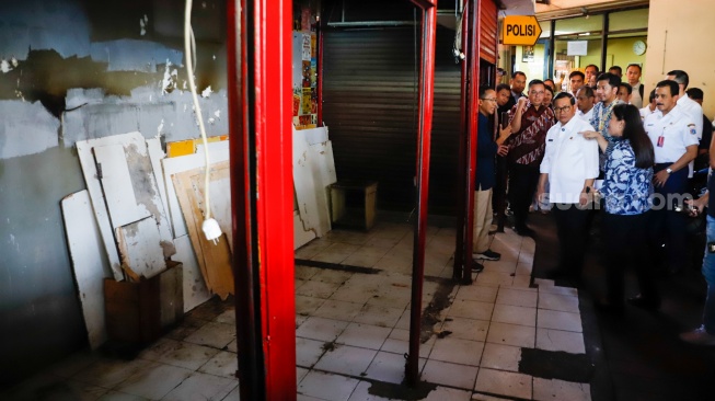 Kondisi pertokoan yang tutup di Plaza 2 Blok M, Jakarta, Rabu (3/9/2025). [Suara.com/Alfian Winanto]