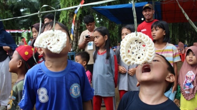Lomba 17 Agustusan siswa-siswi di SDN 93 Kaur bersama SHI 2025 (Dok: SHI 2025)