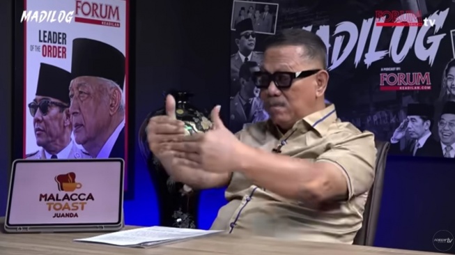 Kolonel (Purn) Sri Radjasa Chandra - Mantan Intelijen Negara saat di podcast Forum Keadilan TV. [YouTube]