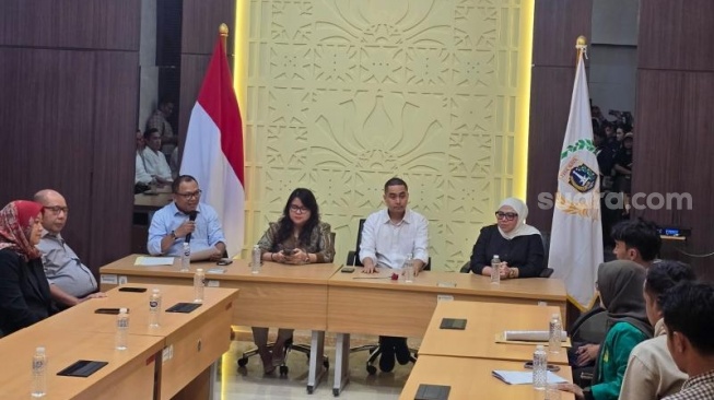 Pimpinan DPRD DKI Jakarta saat menerima perwakilan massa mahasiswa yang berdemonstrasi pada Kamis (4/9/2025). (Suara.com/Fakhri)