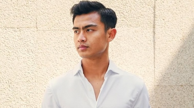 Di Tengah Kabar Rujuk dengan Azizah Salsha, Pratama Arhan Genit ke Putri Azzralea?