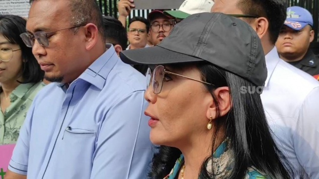 Temui Pendemo, Rieke Diah Pitaloka dan Andre Rosiade Bawa Kabar Baik soal BPJS serta Stok Beras