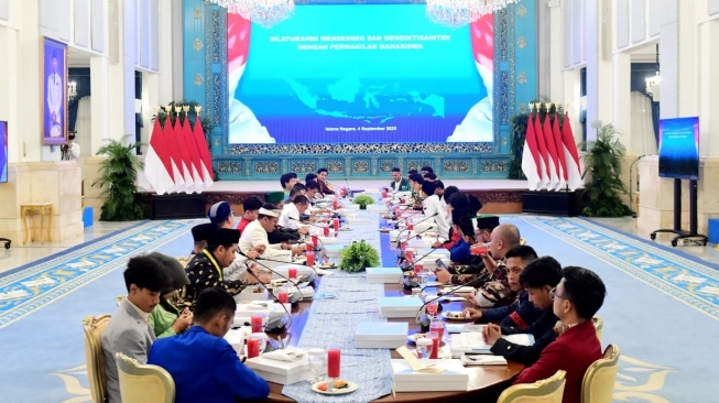 BEM SI Kerakyatan menyampaikan aspirasi di Istana Negara, Jakarta, Kamis (4/9/2025). [Biro Pers Sekretariat Presiden] 