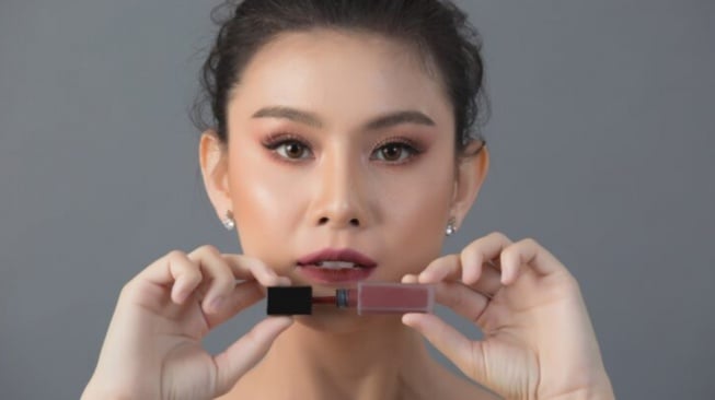 5 Rekomendasi Lipstik Hanasui Terbaik yang Nyaman Dipakai Sehari-hari