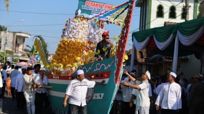 Banyuwangi Lautan Telur, Peringati Maulid Nabi dengan Meriah