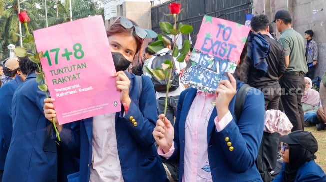 Demo 5 September 2025: BEM Unpad Gelar Aksi Kenakan 'Brave Pink', Tagih 17+8 Tuntutan di DPR