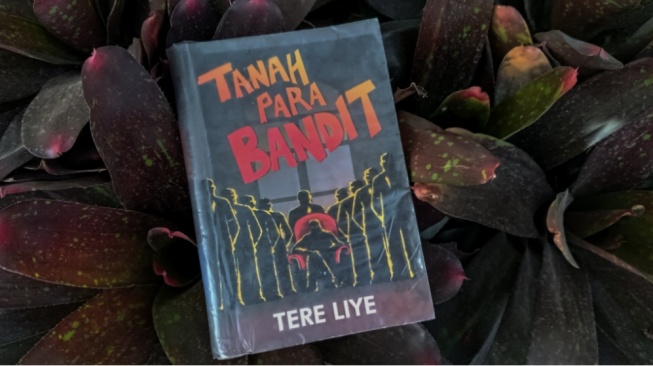 Ulasan Novel Tanah Para Bandit: Ketika Hukum Tak Lagi Memihak Kebenaran