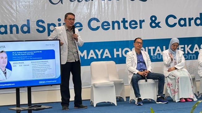 Spesialis Bedah Toraks Kardiovaskular dari Cardiovascular Center Primaya Hospital Bekasi Timur dr. Andreas Andri L, SpB, SpB(K) (Suara.com/Dini Afrianti)