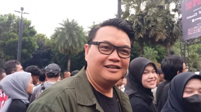 30 Tahun Jadi Baladewa, Laki-Laki Ini Sukses "Racuni" Putrinya dengan Lagu-Lagu Dewa 19