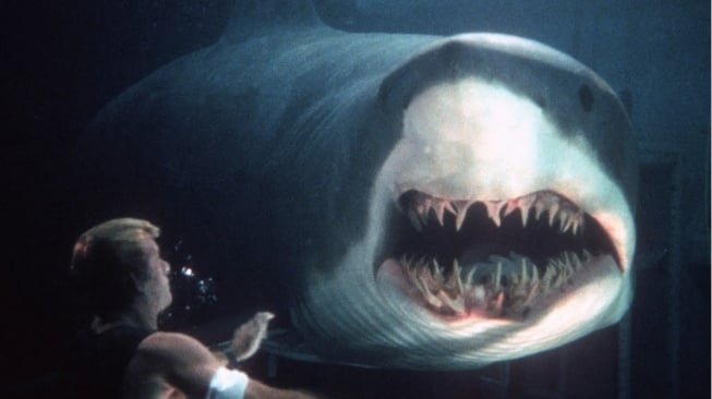 Film Deep Blue Sea akan tayang Sabtu (6/9/2025) pukul 21.00 WIB malam ini di Trans TV. [YouTube]