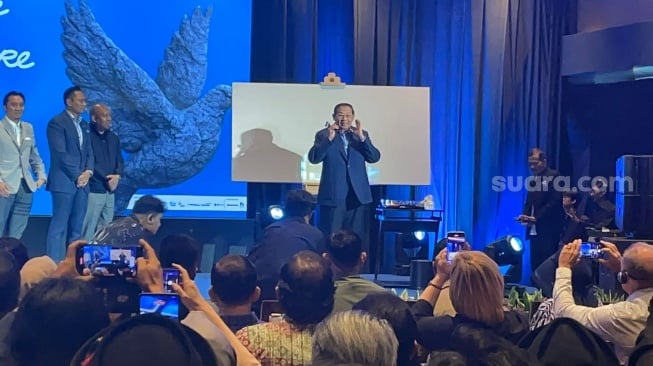 Presiden keenam RI, Susilo Bambang Yudhoyono (SBY) dalam pembukaan pameran seni "Art for Peace and A Better Future" di Jakarta, Sabtu (6/9/2025). [Suara.com/Bagaskara]