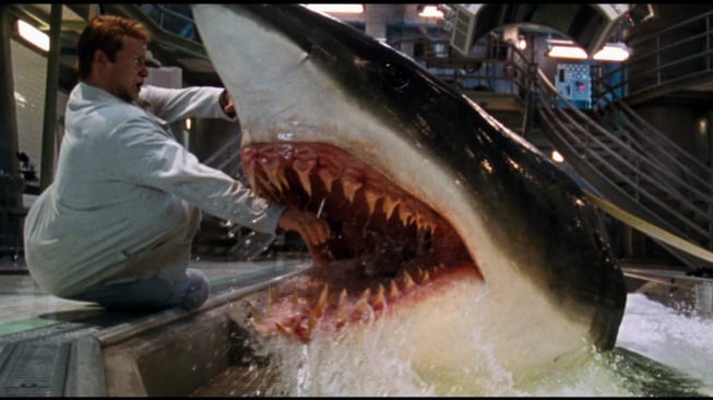 Film Deep Blue Sea akan tayang Sabtu (6/9/2025) pukul 21.00 WIB malam ini di Trans TV. [YouTube]