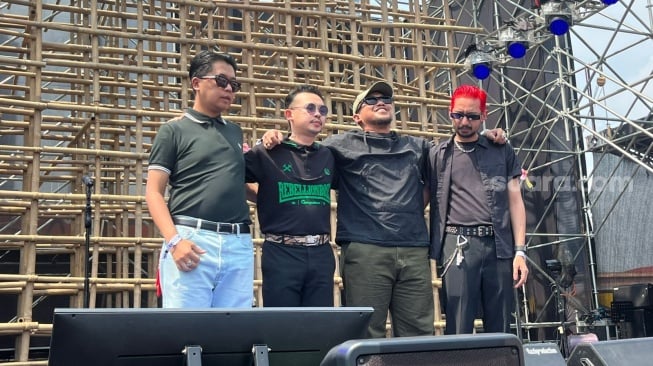 Tolak Sponsor Freeport, Rebellion Rose Beri Kejutan Fans di Pestapora 2025