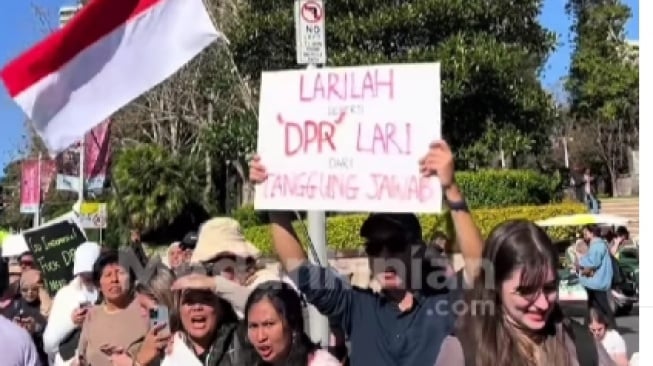 Viral Poster Kekesalan WNI di Sydney Marathon: 'Larilah DPR, Lari dari Tanggung Jawab!'
