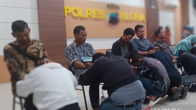 Belasan Pemuda Hendak Lempar Batu ke Gedung DPRD Blora, Sambo yang Pertama Ketangkap