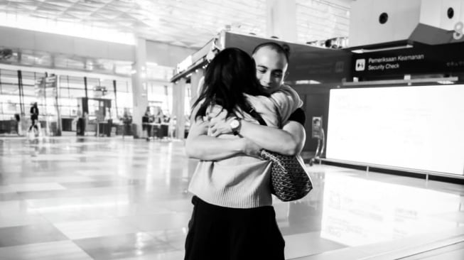 Omara Esteghlal Ungkap Awal Mula Jatuh Cinta pada Prilly Latuconsina (Instagram)