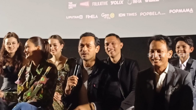 Fedi Nuril Sentil Pemerintah Lewat Candaan 'Live TikTok' di Preskon Film
