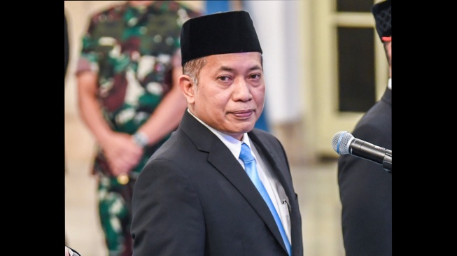 Menteri Koperasi Ferry Juliantono mengikuti pelantikan menteri dan wakil menteri Kabinet Merah Putih di Istana Negara, Kompleks Istana Kepresidenan, Jakarta, Senin (8/9/2025). [ANTARA FOTO/Galih Pradipta/tom]