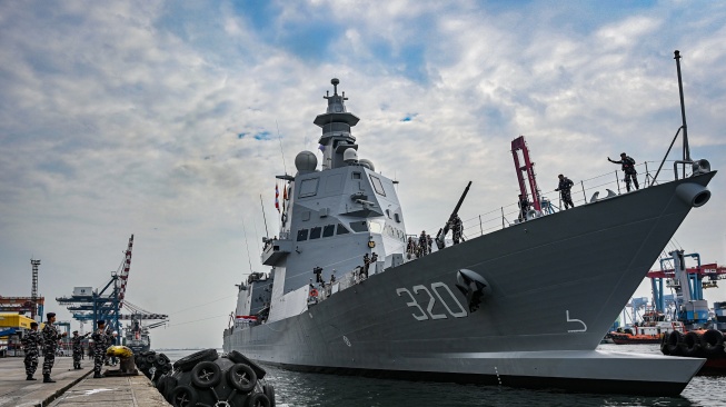 KRI Brawijaya-320 berlabuh di Dermaga 107 Tanjung Priok, Jakarta, Senin (8/9/2025). [ANTARA FOTO/Sulthony Hasanuddin/tom]