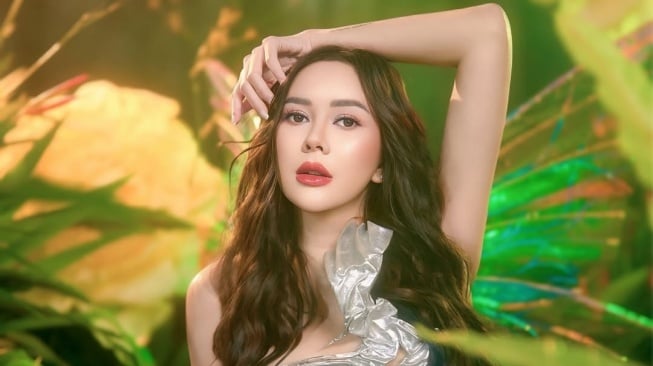 Aura Kasih Akui Pernah Ditawari Pacaran Setingan, Nama Vokalis Band Ini "Jadi Tersangka"