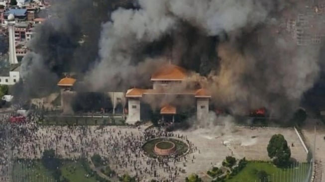 Situasi Terkini Nepal: Militer Ambil Alih Kekuasaan, Bandara Ditutup, Demo Rusuh Tewaskan 20 Orang