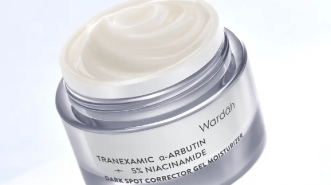Wardah Dark Spot Corrector Gel Moisturizer.