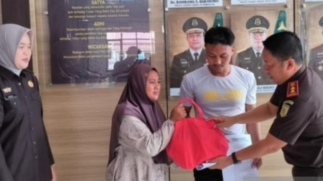 Kasus Anak Todongkan Senapan ke Ibu Berakhir Damai