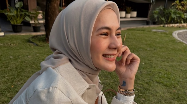 Titipan dari Kenzo, Cerita di Balik Tato Mungil Paula Verhoeven yang Curi Perhatian Publik