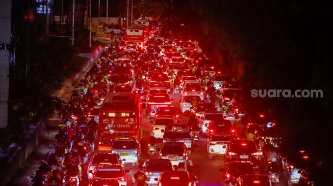 Potret Horornya Kemacetan yang terjadi di Jalan TB Simatupang
