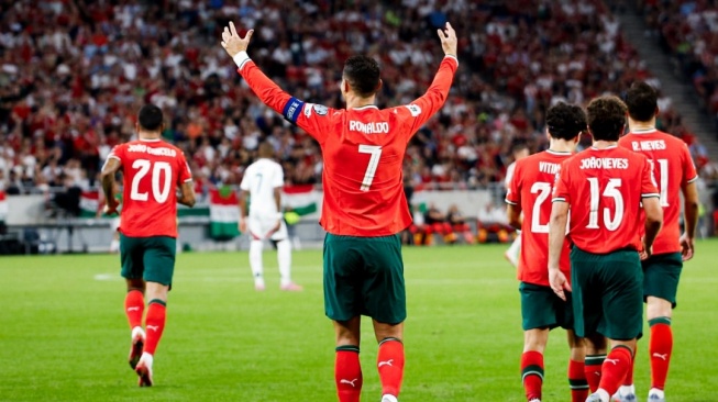 Cristiano Ronaldo hanya butuh 1 gol lagi untuk pecahkan rekor top skor kualifikasi Piala Dunia. [Dok. IG @Portugal]