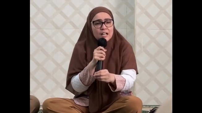Tangis Astrid Pecah, Ungkap Fitnah dan Penjarahan Rumah Uya Kuya: Kami Benar-Benar Dizalimi