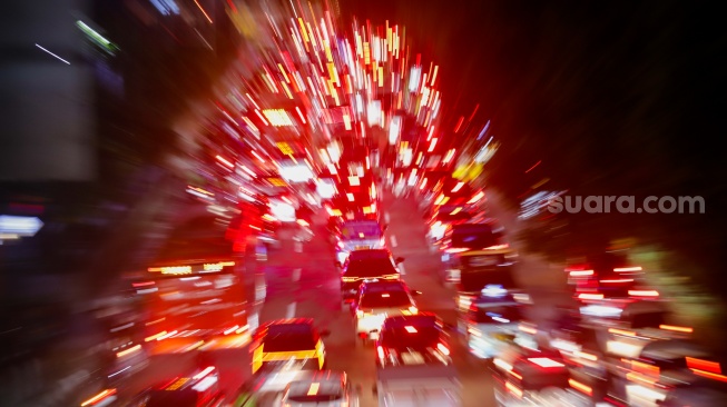 Kemacetan panjang terjadi di ruas Jalan TB Simatupang, Cilandak, Jakarta, Rabu (10/9/2025). [Suara.com/Alfian Winanto]