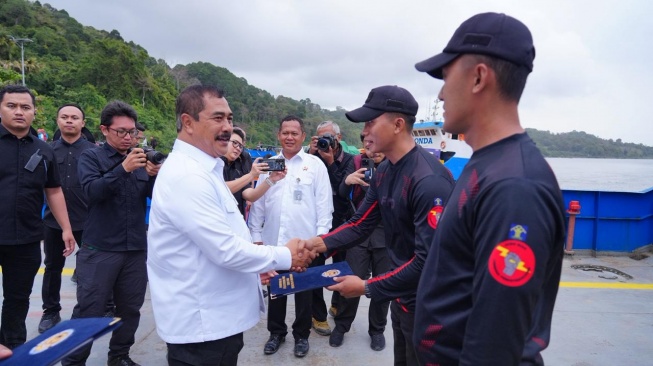 Bukan Lagi Penjaga, Kini Sang Pengemudi Kapal: Kisah Tiga Petugas Lapas Nusakambangan