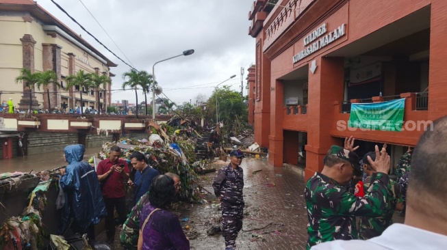 Sejumlah Titik di Denpasar Lumpuh, Pasar Kumbasari Diterjang Air Bah