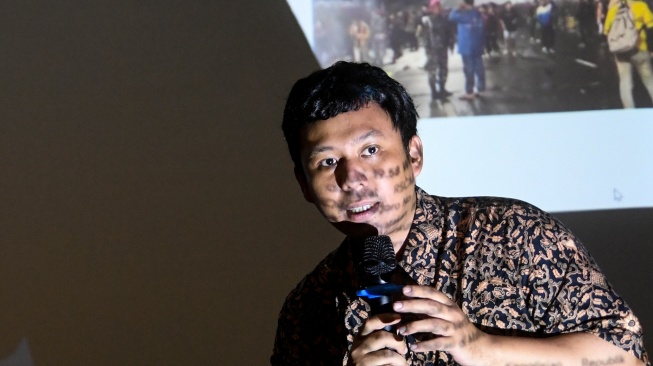 Koordinator Kontras Dimas Bagus Arya menyampaikan laporan investigasi tentang temuan awal kasus kematian Affan Kurniawan oleh Gugus Tugas Pencari Fakta Tim Advokasi untuk Demokrasi (TAUD) di Jakarta, Rabu (10/9/2025).[ANTARA FOTO/Hafidz Mubarak A/nz]
