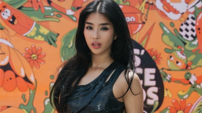 Daily Style Goals: 4 Inspo Outfit ala Sophia KATSEYE yang Selalu On Point!