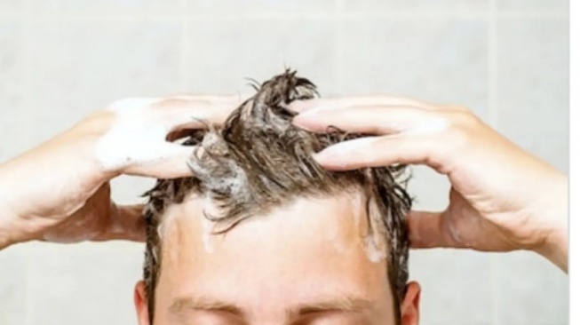 7 Cara Melindungi Kulit dan Rambut dari Polusi Udara, Wajib Rutin Keramas?