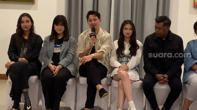 Nino Fernandez dalam sesi jumpa pers serial "Menikahi Jadi Yang Kedua" di kawasan Bintaro, Jakarta Selatan, Kamis, 11 September 2025. [Suara.com/Adiyoga Priyambodo]