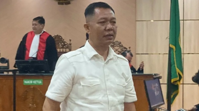 Indra Pomi Nangis usai Divonis 6 Tahun Penjara di Kasus Korupsi Rp8,9 Miliar