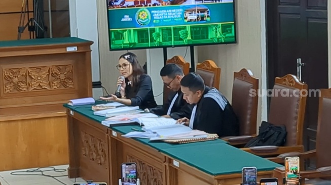 Nikita Mirzani Bawa Sosok yang Bikin Dirinya Ulas Produk Reza Gladys ke Sidang