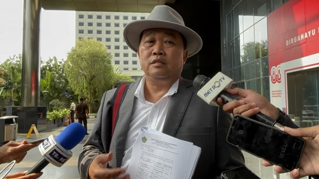 Foto-foto Istri Pejabat Kemenag yang Diduga Dapat Fasilitas Negara saat Pergi Haji di Tangan KPK