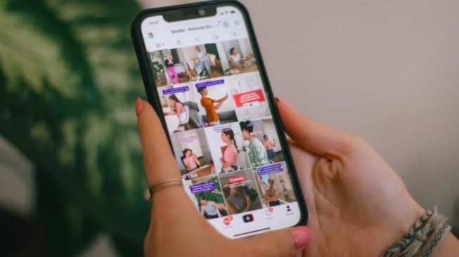 Standar Hidup Ala TikTok: Keren di Luar, Capek di Dalam?