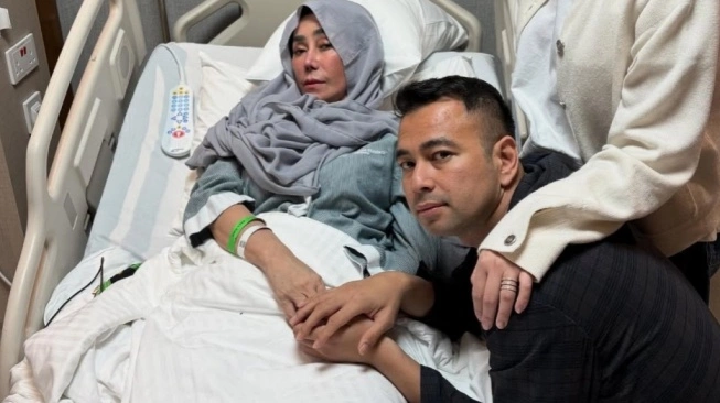 Raffi Ahmad dampingi ibunya jelang operasi (Instagram)