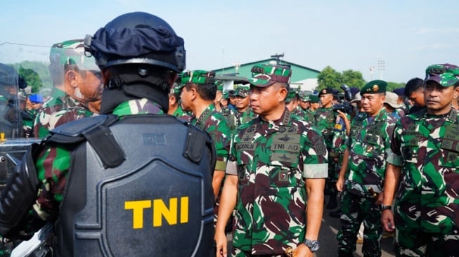 TNI dan Batas Peran dalam Ranah Sipil: Dari Barak ke Timeline