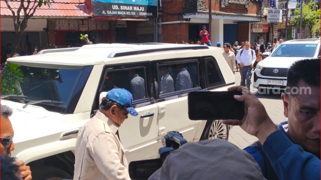 Presiden Prabowo Blusukan ke Gang Sempit yang Terdampak Banjir di Denpasar