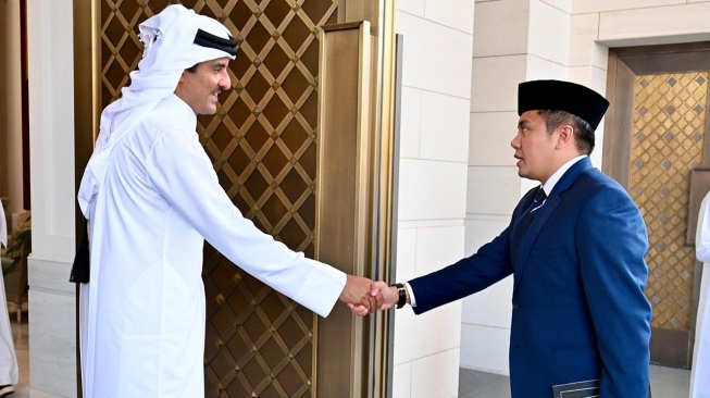 Pengamat: Seskab Teddy Jalankan Peran Mediator Kebijakan Presiden di Tengah Kritik