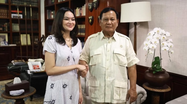 Ulta Levenia dengan Presiden Prabowo Subianto (Instagram/@leveenia)