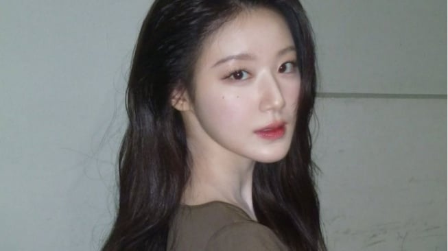 4 Daily Outfit Effortless ala Shuhua I-DLE, Simpel tapi Bikin Gemas!