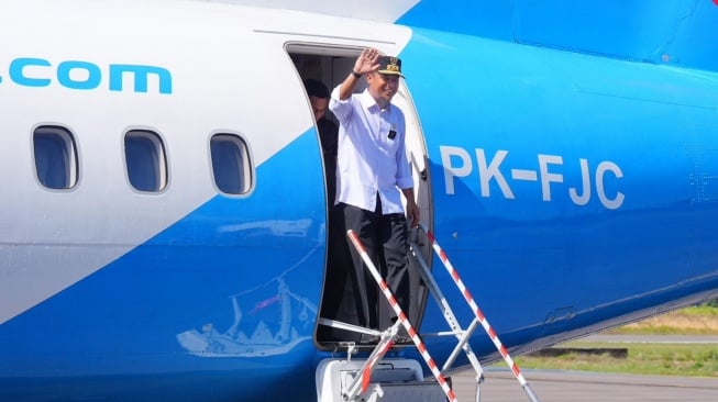 Pemprov Sulsel meluncurkan penerbangan perdana rute Makassar–Bone dengan skema subsidi. Menggunakan pesawat ATR 72-500 milik Fly Jaya Airlines [SuaraSulsel.id/Humas Pemprov Sulsel]