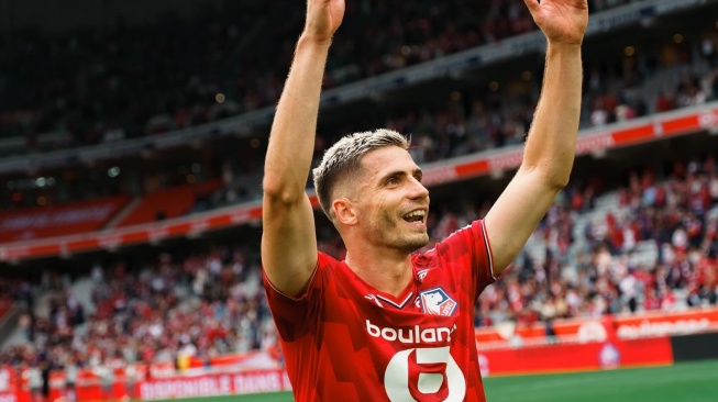 Siapa Romain Perraud? Bek Prancis yang Paksa Calvin Verdonk Tunda Debut di Lille